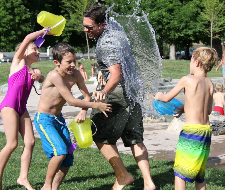 15 Things to Do With Your Toddler on a Hot Day