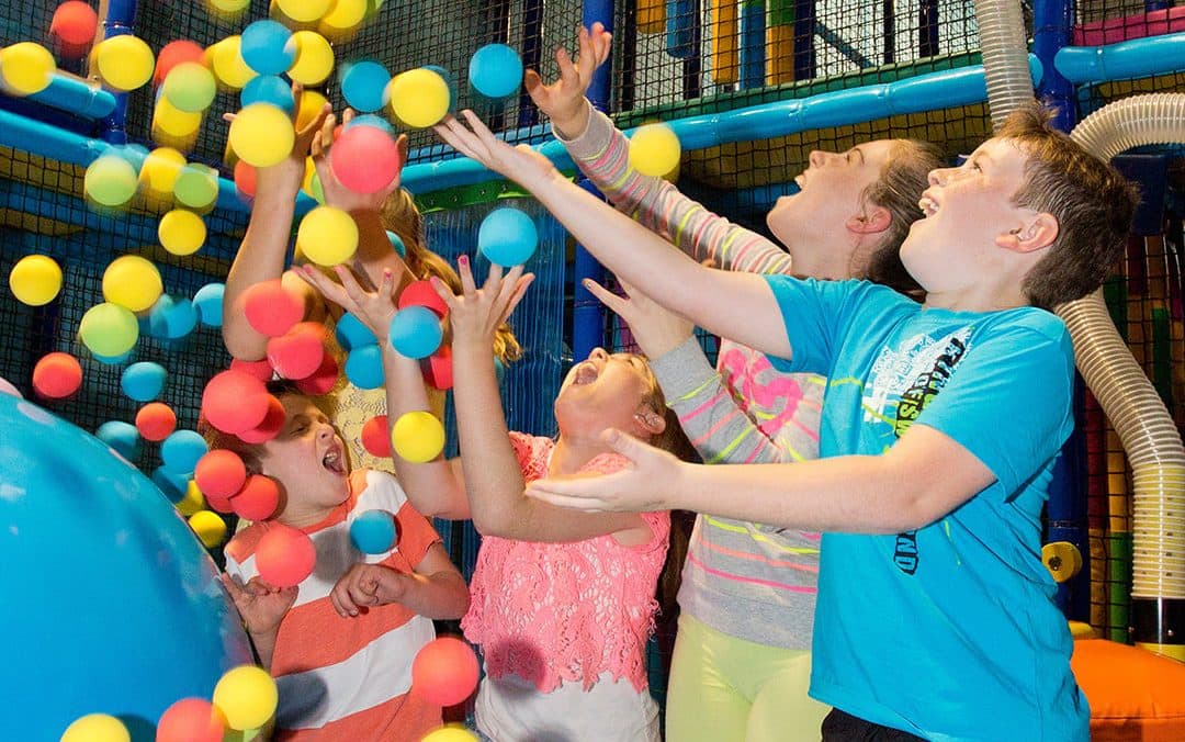 kids throwing balls indoors at Crocs Playcentre